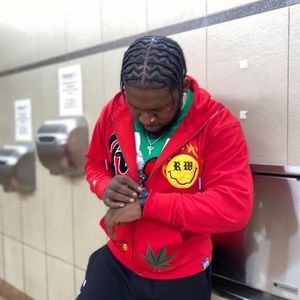 Meet your Posher, Derrick